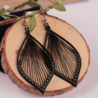 Boucles d'oreilles en métal noir.