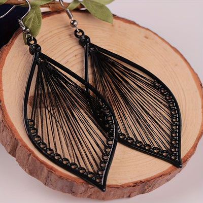 Boucles d'oreilles en métal noir.