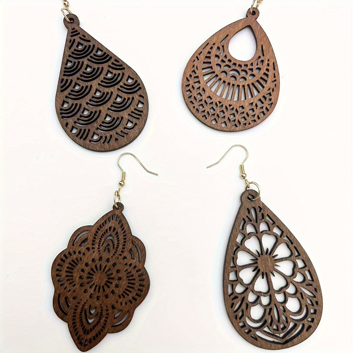 Ensemble de 4 Boucles d'Oreilles en Bois Rétro – Motif Creux.