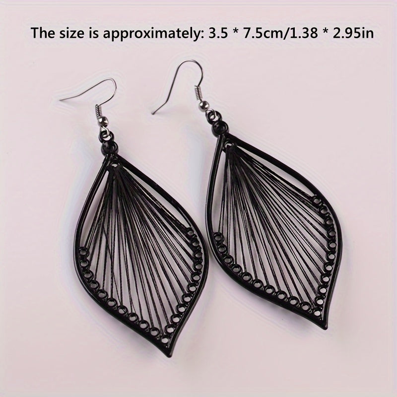 Boucles d'oreilles en métal noir.
