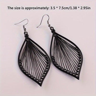 Boucles d'oreilles en métal noir.