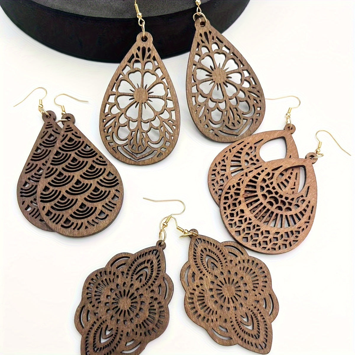 Ensemble de 4 Boucles d'Oreilles en Bois Rétro – Motif Creux.