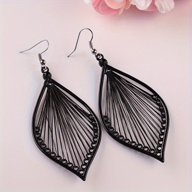 Boucles d'oreilles en métal noir.