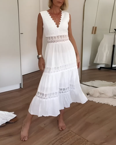 Céline™ | Robe en dentelle artisanale avec décolleté en V