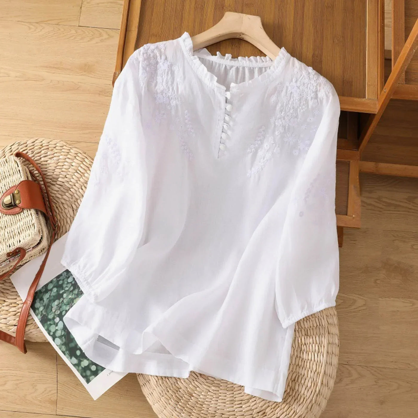 Evelyn – Blouse brodée avec boutons