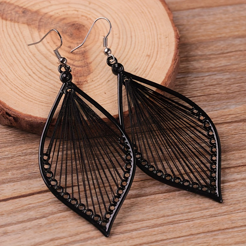 Boucles d'oreilles en métal noir.